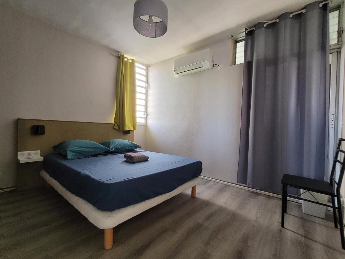 Au Dela De La Porte Du Bonheur ปวงต์-ตา-ปิตร์ ภายนอก รูปภาพ